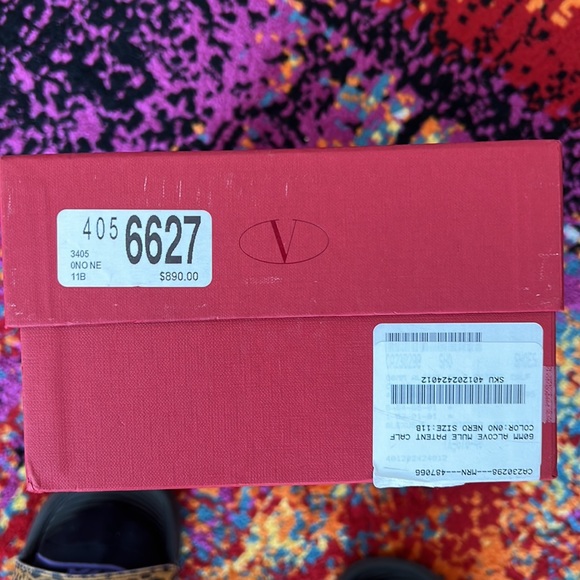 Valentino Garavani, never worn. Trademark spiked mule, black patten leather. - Picture 9 of 9